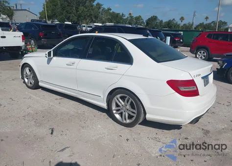 2013 Mercedes-Benz C 250 Luxury/Sport из США, поврежденный, VIN WDDGF4HB4DR268857